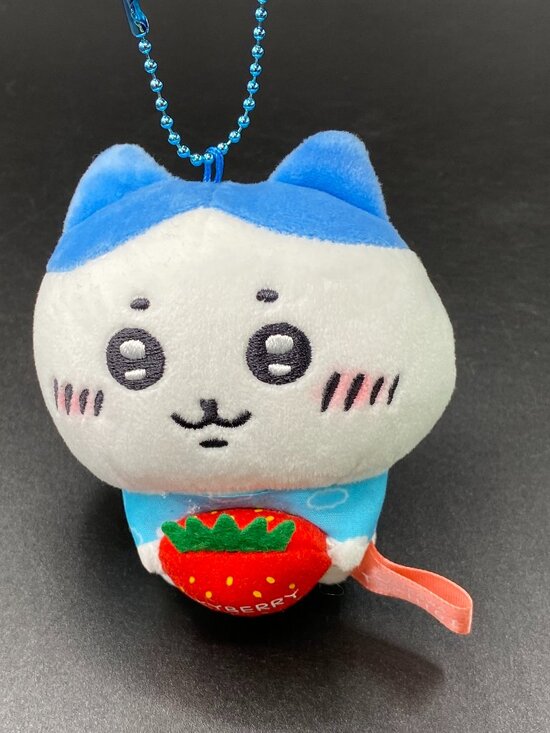 Chiikawa Hachiware Strawberry Keychain Plush Doll Fukuoka Limited Edition NWT - Picture 7 of 11